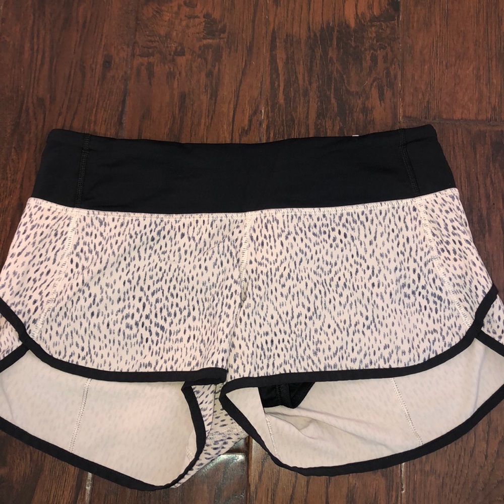 Printed size 4 lululemon running shorts!